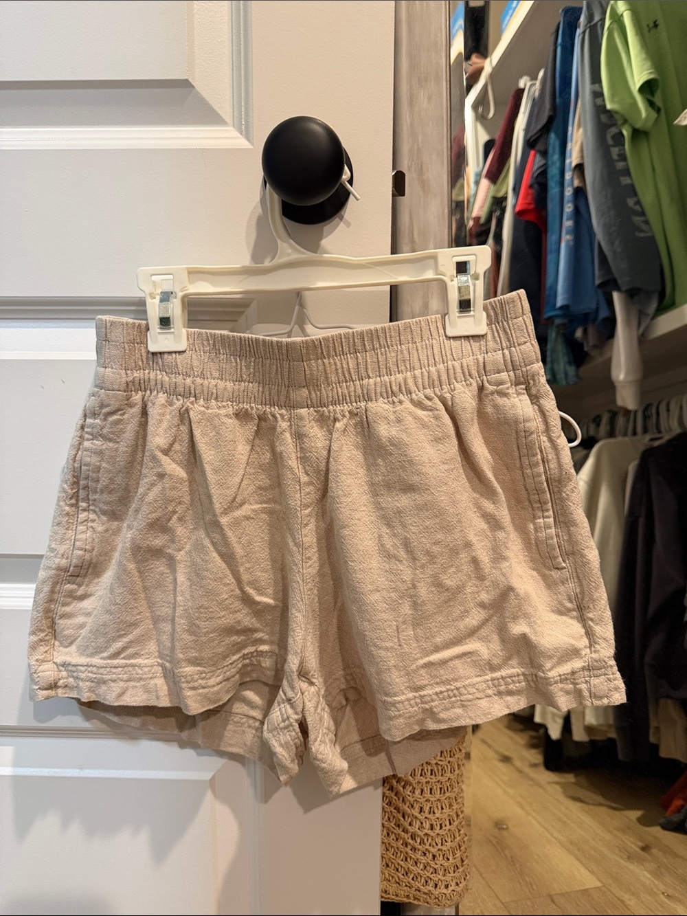 Old Navy Cream Elastic Waist Everyday Shorts
